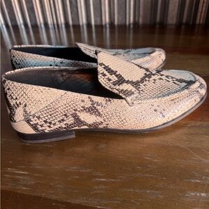Women's Vince Camuto Jendeya 2 Loafers in a Seashell Multi Tucson Snake print